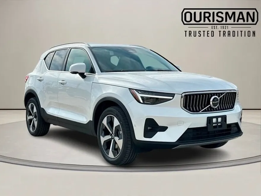 2025 Volvo XC40 Plus photo 1