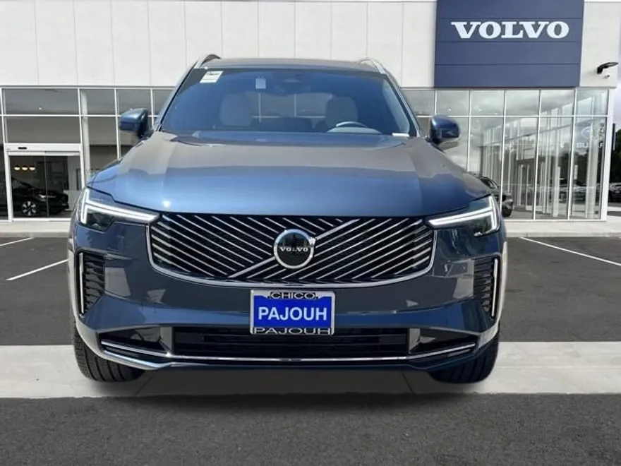 2025 Volvo XC90 Core photo 1