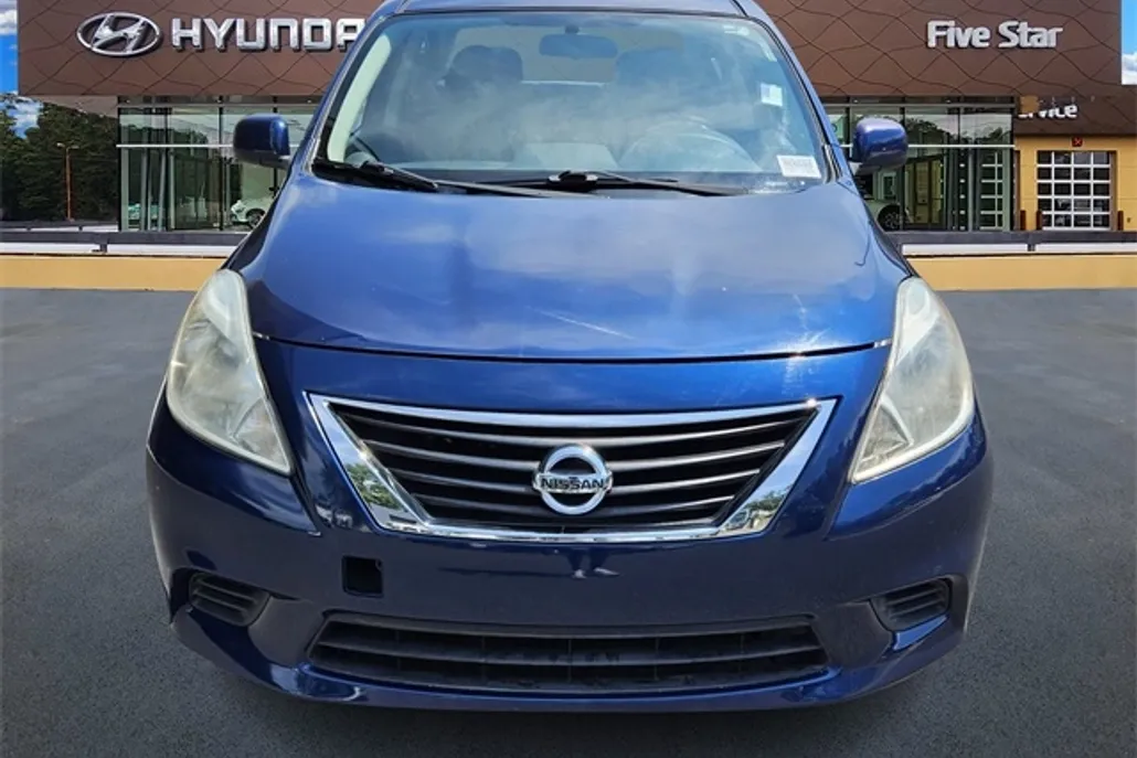 2012 Nissan Versa 1.6 SV photo 1