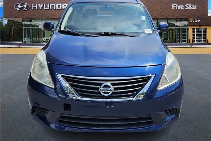 2012 Nissan Versa 1.6 SV photo 1