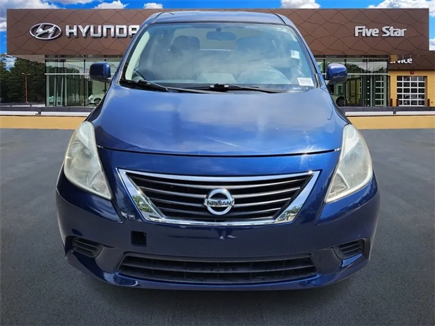 2012 Nissan Versa 1.6 SV photo 1