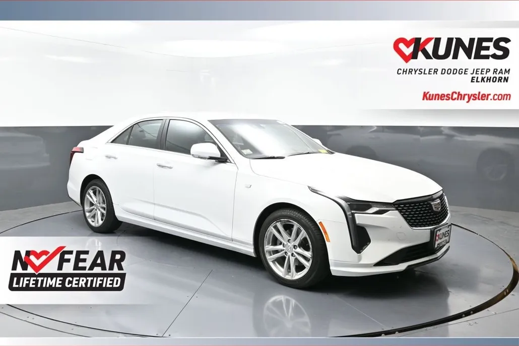 2024 Cadillac CT4 Luxury photo 1