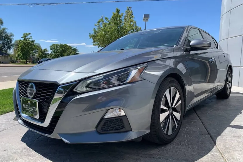 2021 Nissan Altima 2.5 SV photo 1