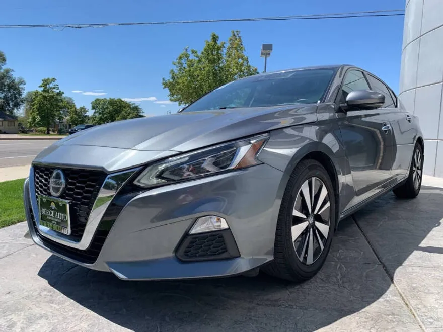 2021 Nissan Altima 2.5 SV photo 1
