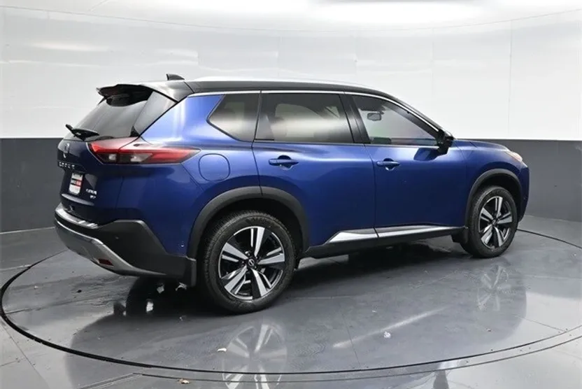 2023 Nissan Rogue Platinum photo 1