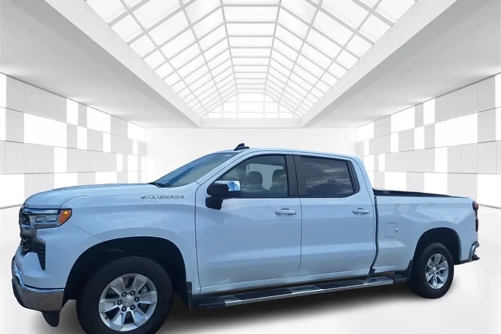2024 Chevrolet Silverado 1500 LT photo 1