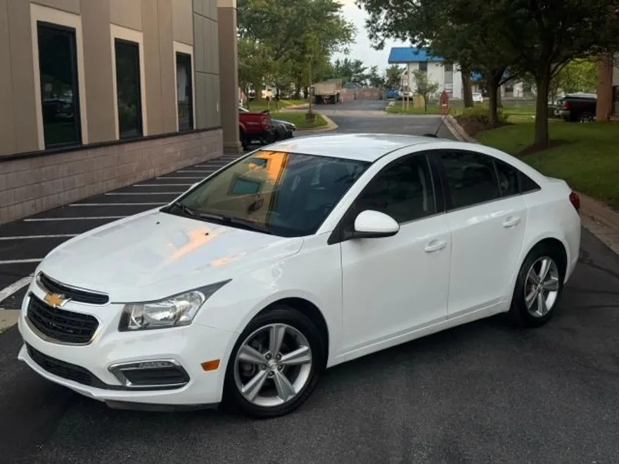 2017 Chevrolet Cruze LS photo 1