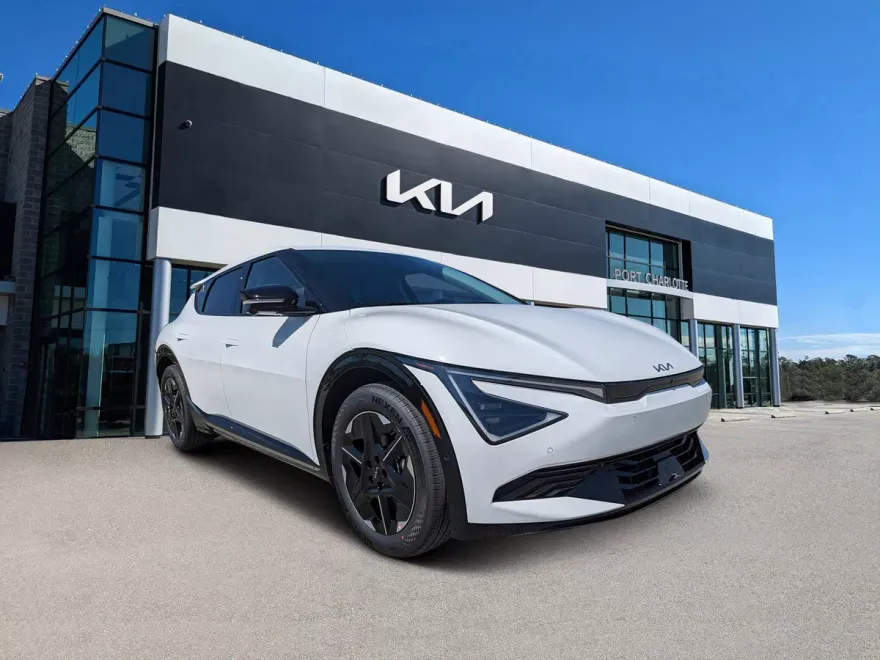 2025 Kia EV6 Wind photo 1