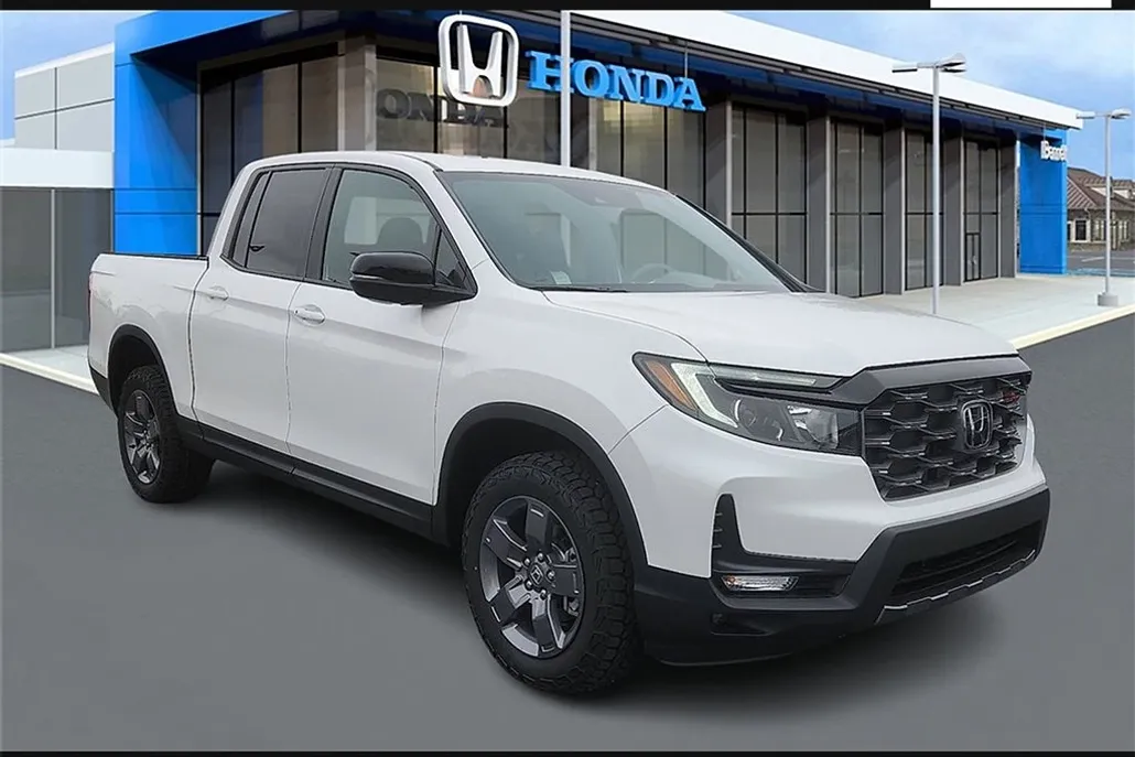 2025 Honda Ridgeline TrailSport photo 1