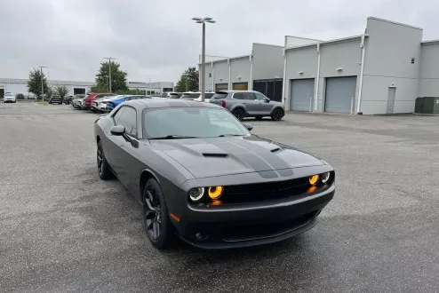 2022 Dodge Challenger SXT photo 2