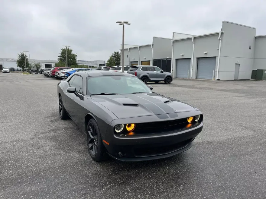 2022 Dodge Challenger SXT photo 2