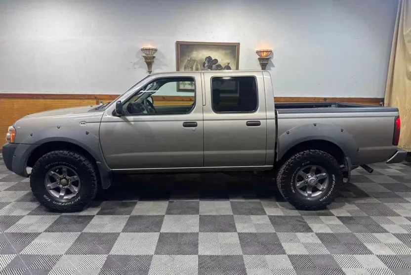 2003 Nissan Frontier XE photo 1