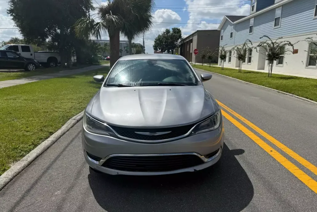 2016 Chrysler 200 Limited photo 1