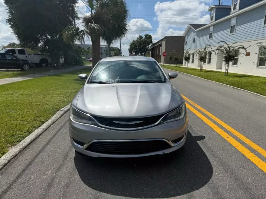 2016 Chrysler 200 Limited photo 1