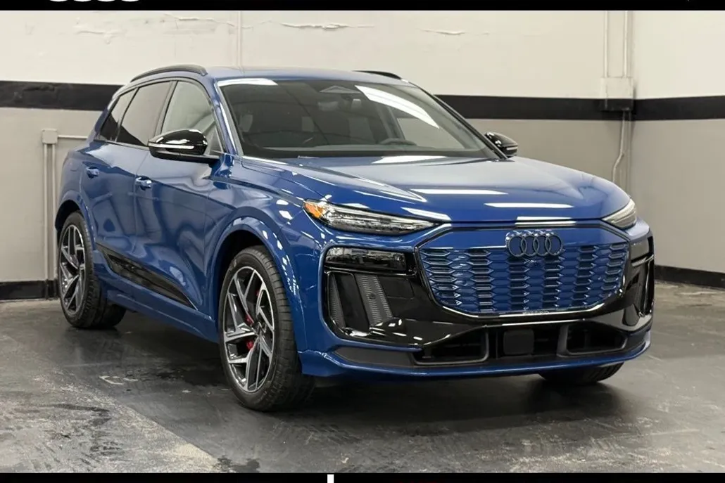 2025 Audi SQ6 Premium photo 1