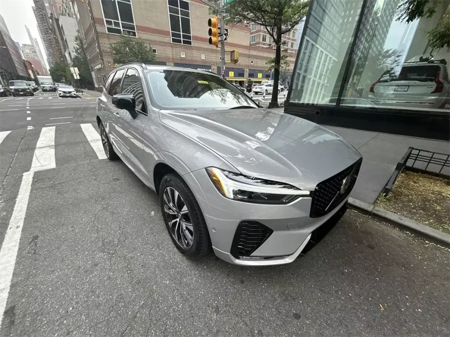 2025 Volvo XC60 B5 Plus photo 1