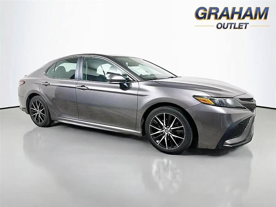 2022 Toyota Camry SE photo 1
