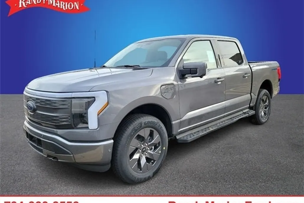 2023 Ford F-150 Lightning Lariat photo 1