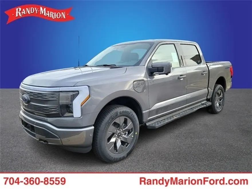 2023 Ford F-150 Lightning Lariat photo 1
