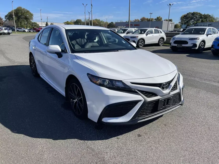 2024 Toyota Camry SE photo 1