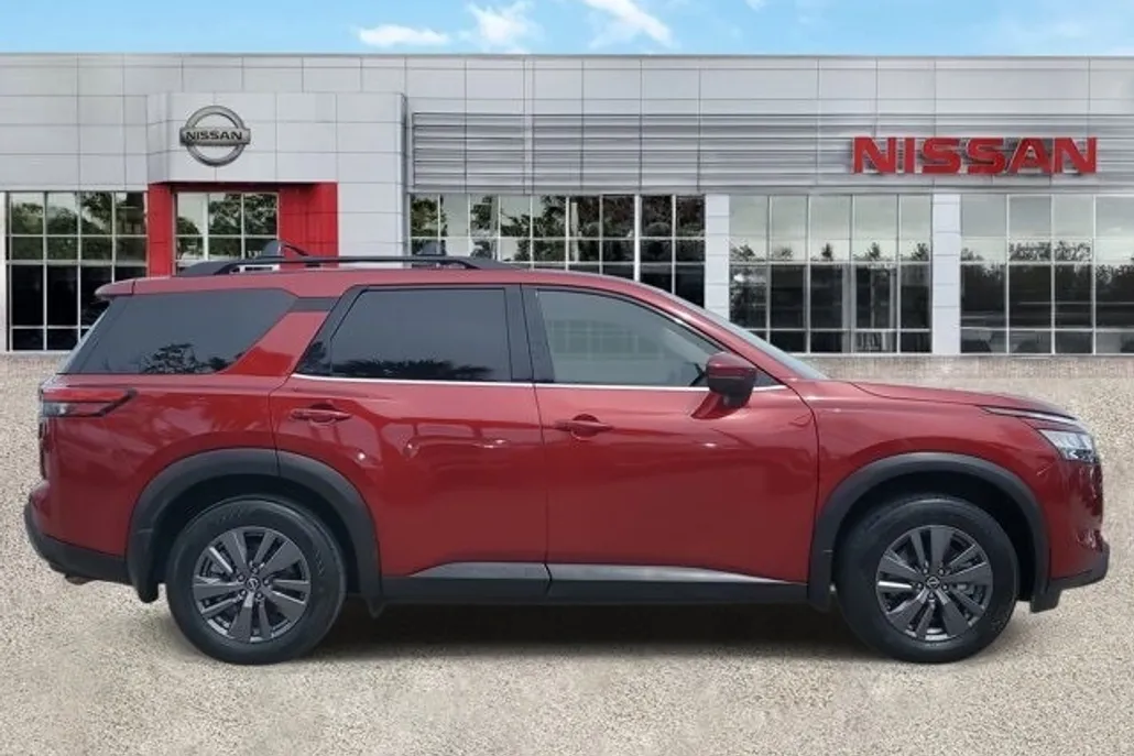 2022 Nissan Pathfinder SV photo 1