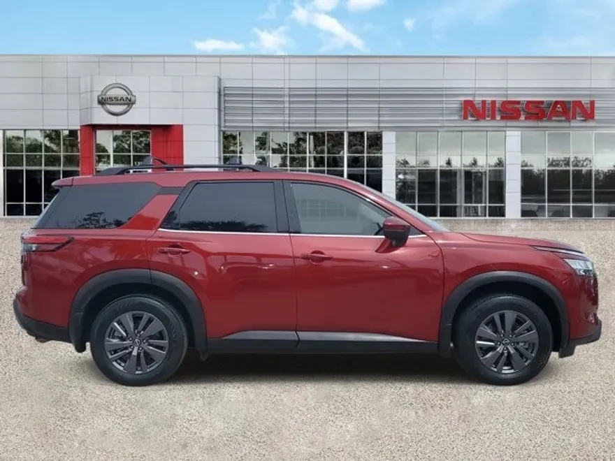 2022 Nissan Pathfinder SV photo 1