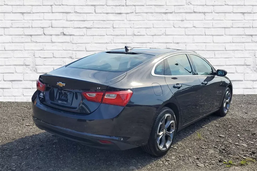 2023 Chevrolet Malibu 1LT photo 1