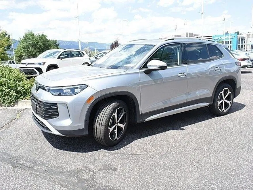 2025 Volkswagen Tiguan SE photo 1