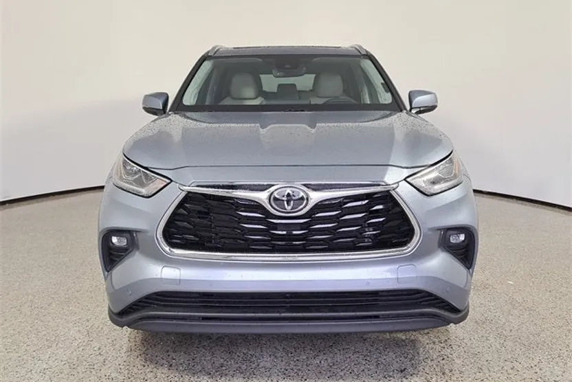 2023 Toyota Highlander Limited photo 1
