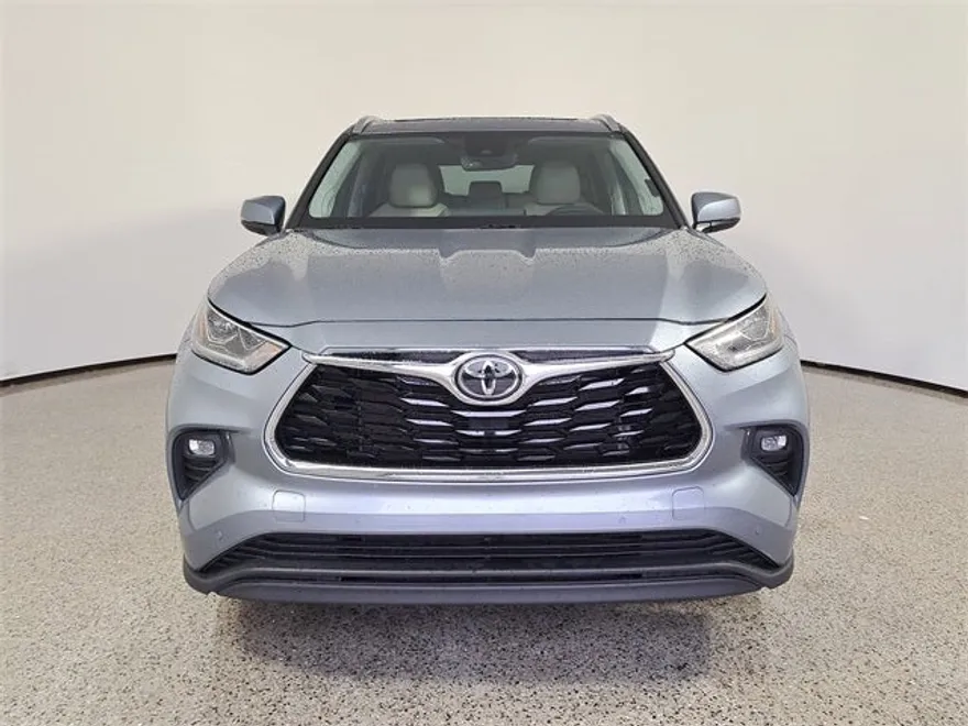 2023 Toyota Highlander Limited photo 1
