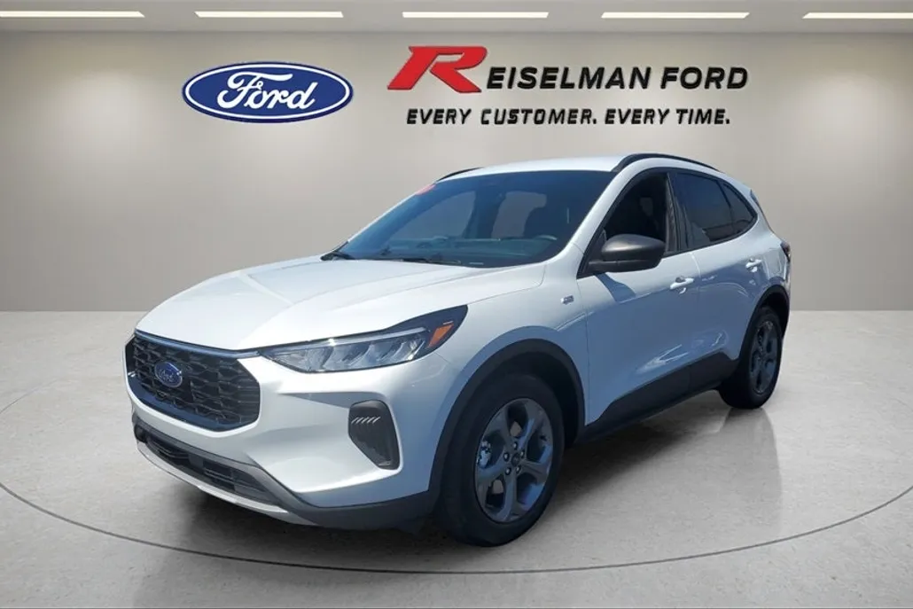 2025 Ford Escape ST-Line photo 1