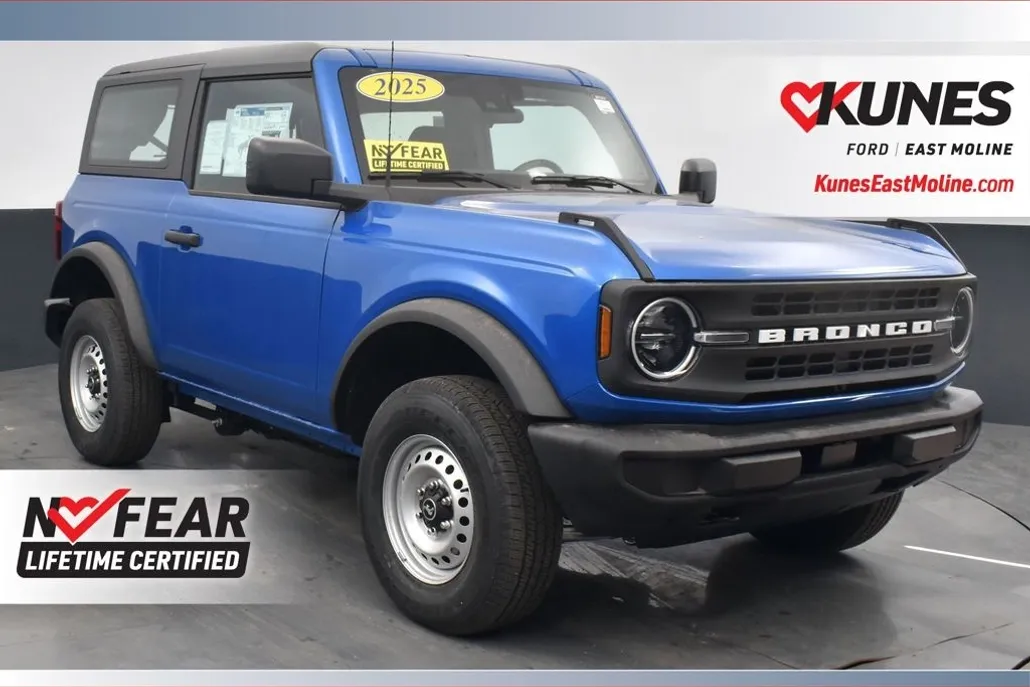 2025 Ford Bronco Base photo 1