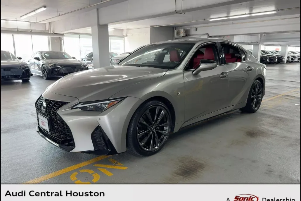 2023 Lexus IS 350 F SPORT photo 1