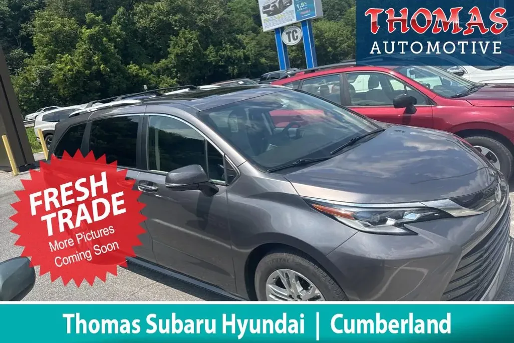 2022 Toyota Sienna Platinum photo 1