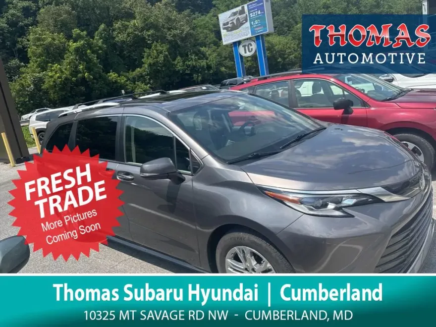 2022 Toyota Sienna Platinum photo 1