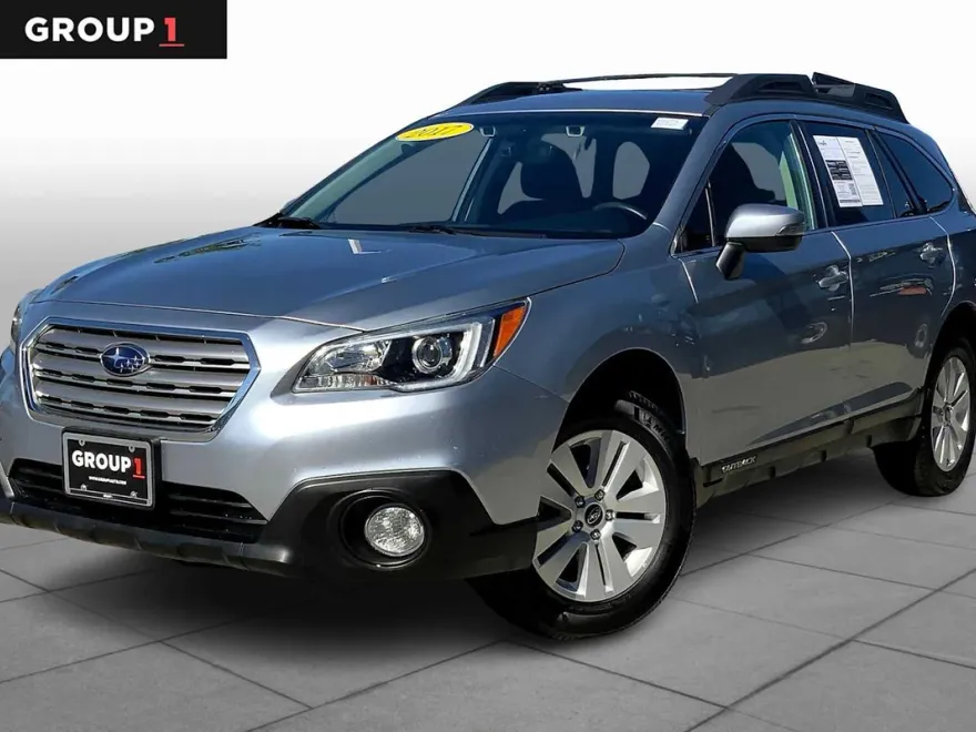 2017 Subaru Outback Premium 2.5i photo 1