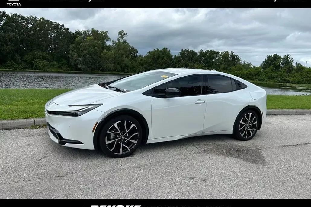 2024 Toyota Prius Prime XSE photo 1