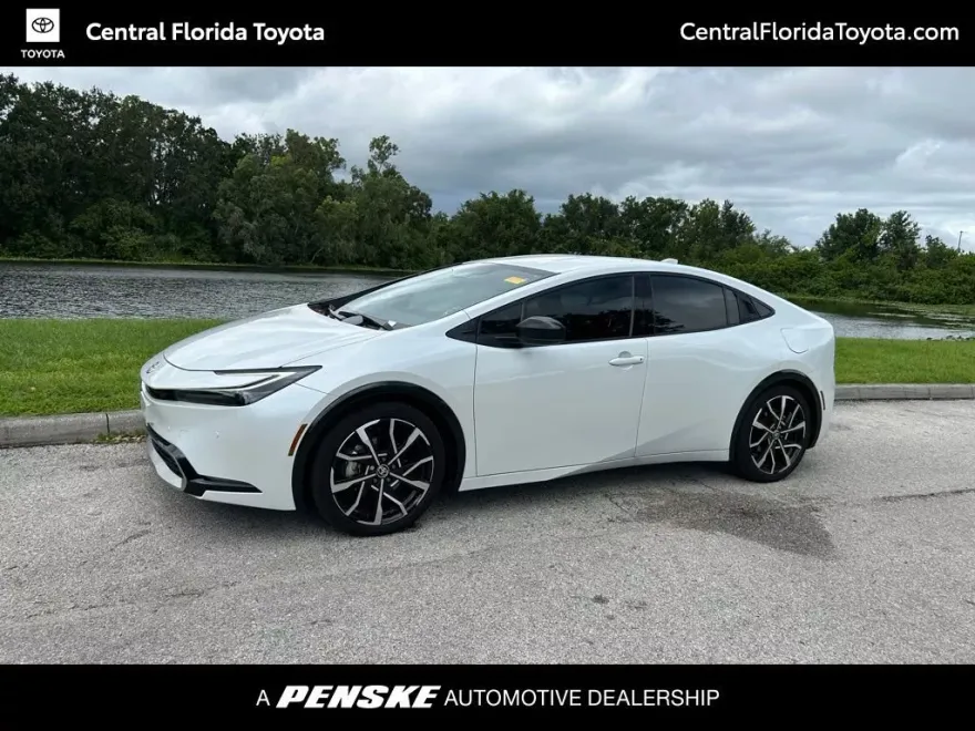 2024 Toyota Prius Prime XSE photo 1