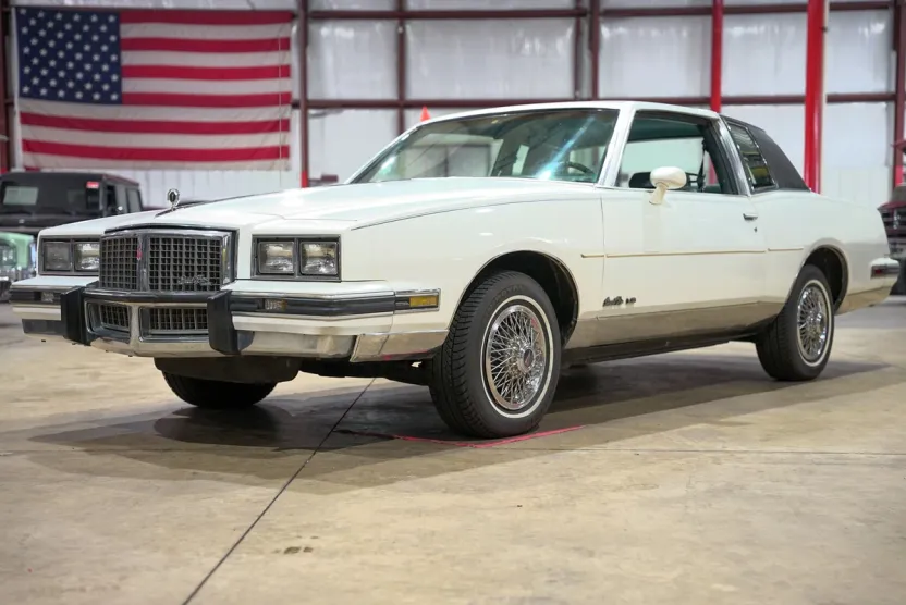 1985 Pontiac Grand Prix photo 1
