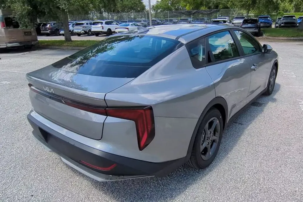2025 Kia K4 LXS photo 1