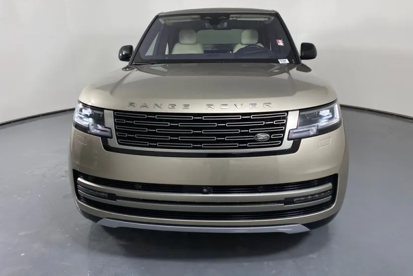 2023 Land Rover Range Rover SE photo 1