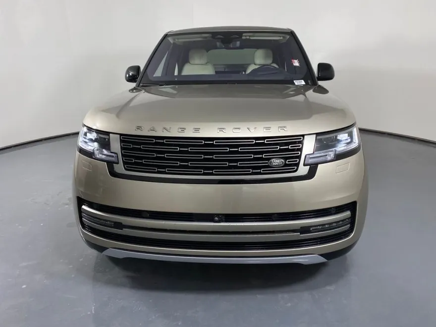 2023 Land Rover Range Rover SE photo 1