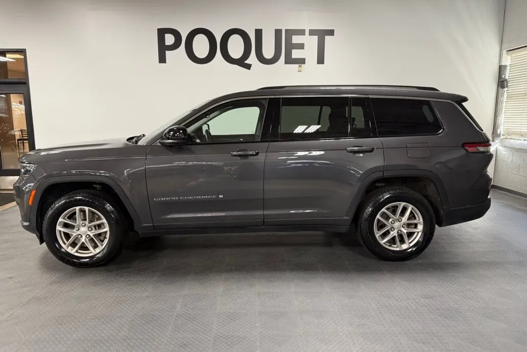 2022 Jeep Grand Cherokee Laredo photo 1