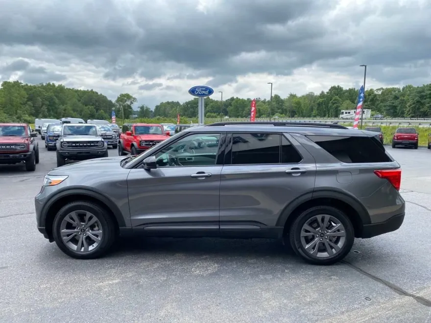 2022 Ford Explorer XLT photo 1