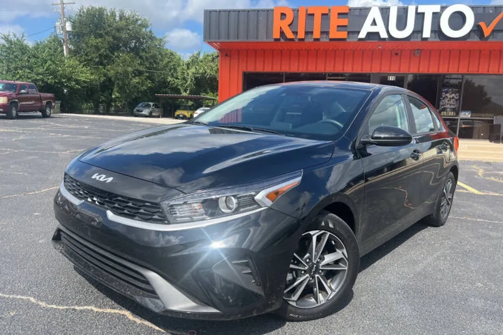 2024 Kia Forte LX photo 1