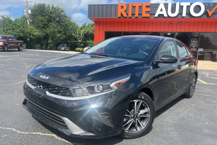 2024 Kia Forte LX photo 1