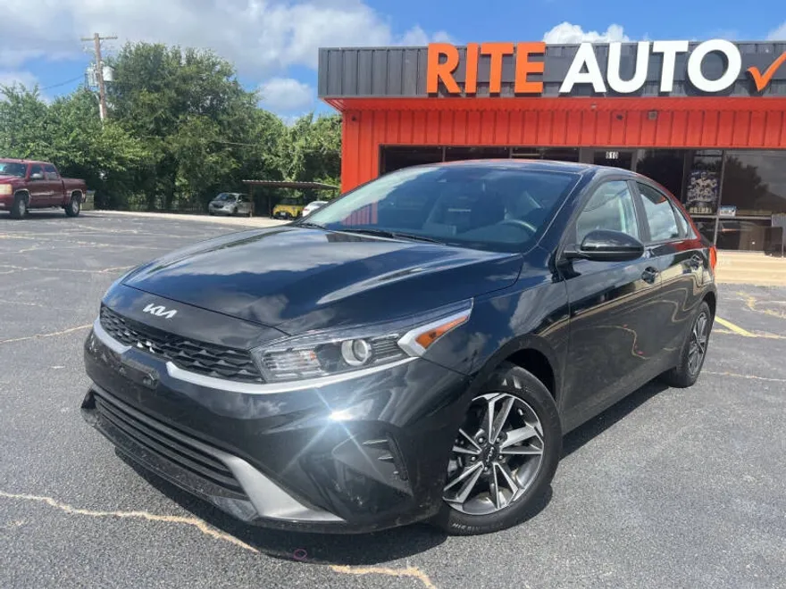 2024 Kia Forte LX photo 1