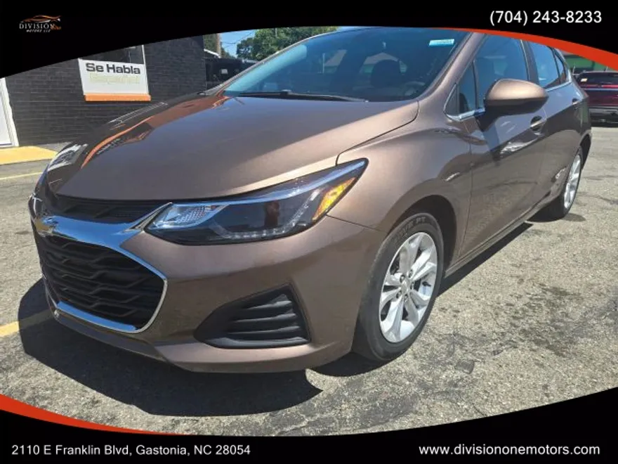 2019 Chevrolet Cruze LT photo 1