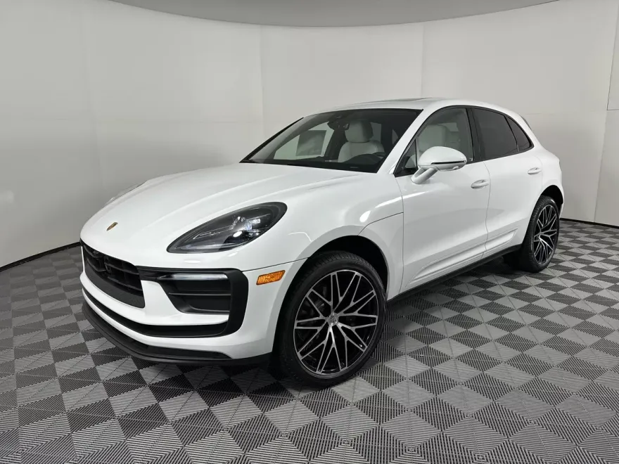 2025 Porsche Macan T photo 1