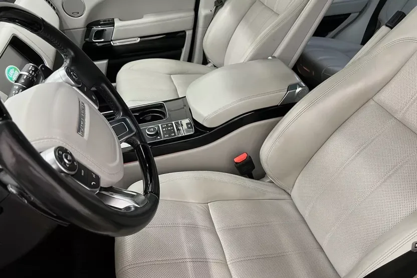 2017 Land Rover Range Rover HSE photo 1